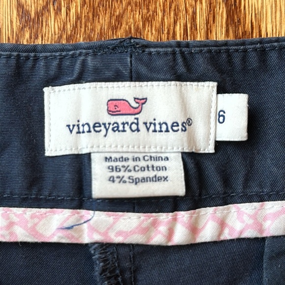 Vineyard Vines Women’s Navy Shorts with Whale Print, Size 6 - Picture 3 of 9